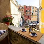 Tellaro, Terra-tetto La Marina شقة